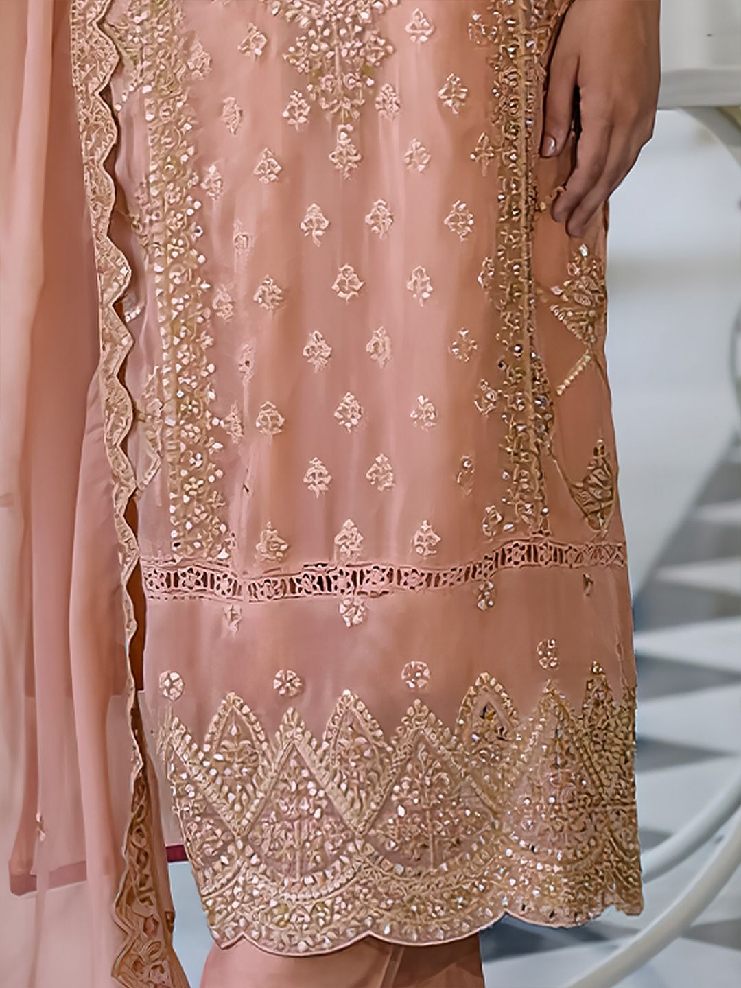 Dhiyona IE Ethnic Motifs Embroidered Sweetheart Neck Straight Kurta With Trousers & Dupatta