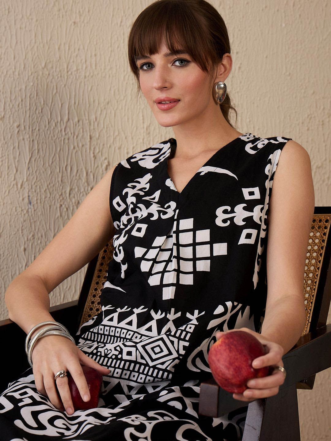 Dhiyona IE Women Printed Regular Pure Cotton Kurta with Trousers