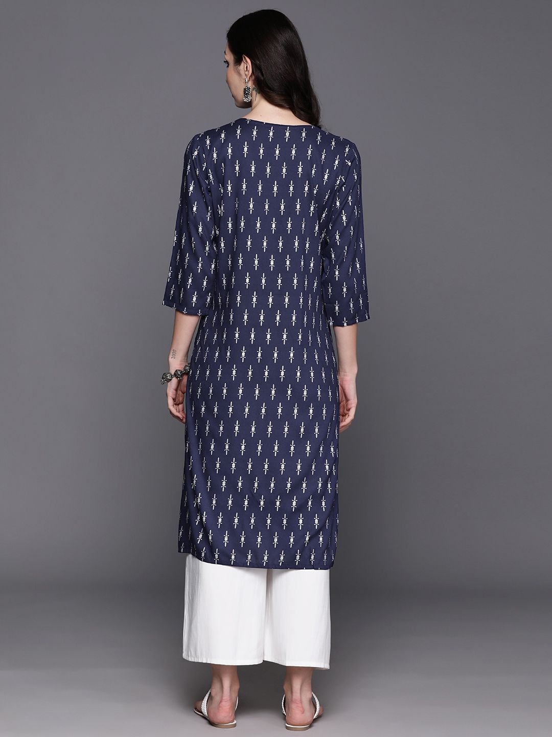Dhiyona IE Ethnic Motifs Embroidered Mirror Work Kurta