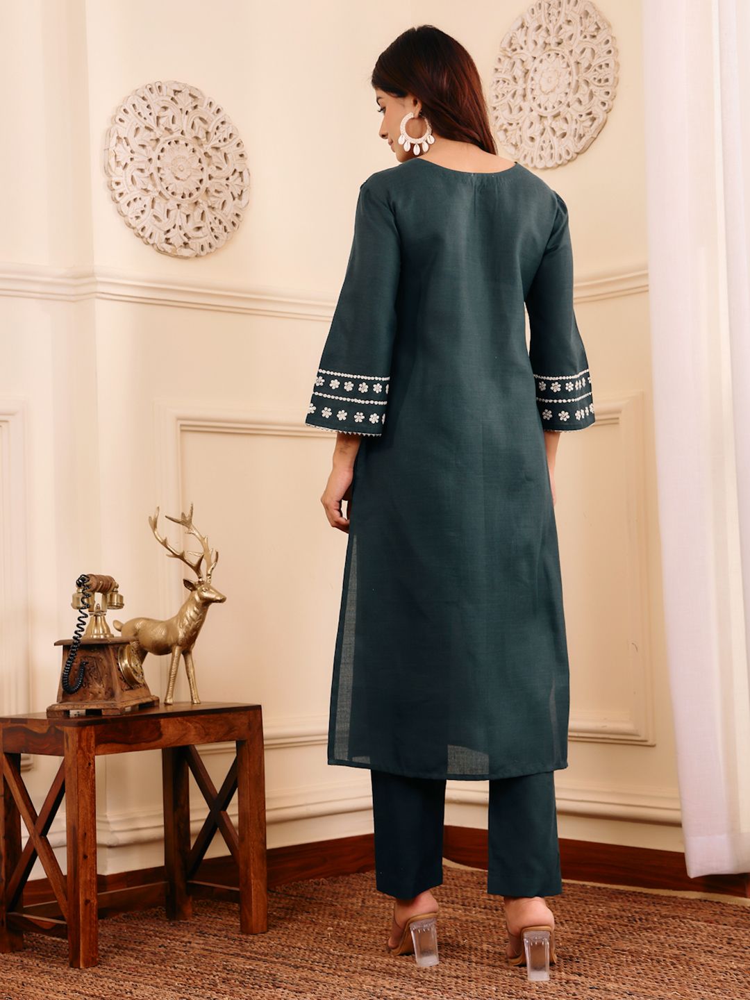 Dhiyona VA Women'sEmbroidered Straight Sequinned Kurta with Palazzos