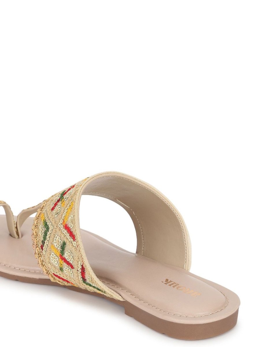 Dhiyona AK Women Embroidered One Toe Flats