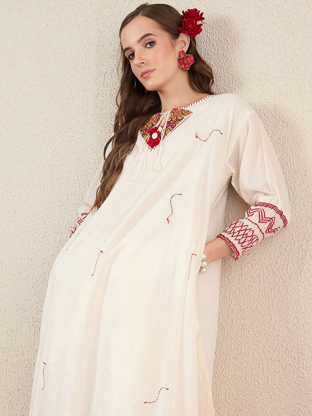 Women Ethnic Motifs Embroidered Cotton Kurta with Trousers