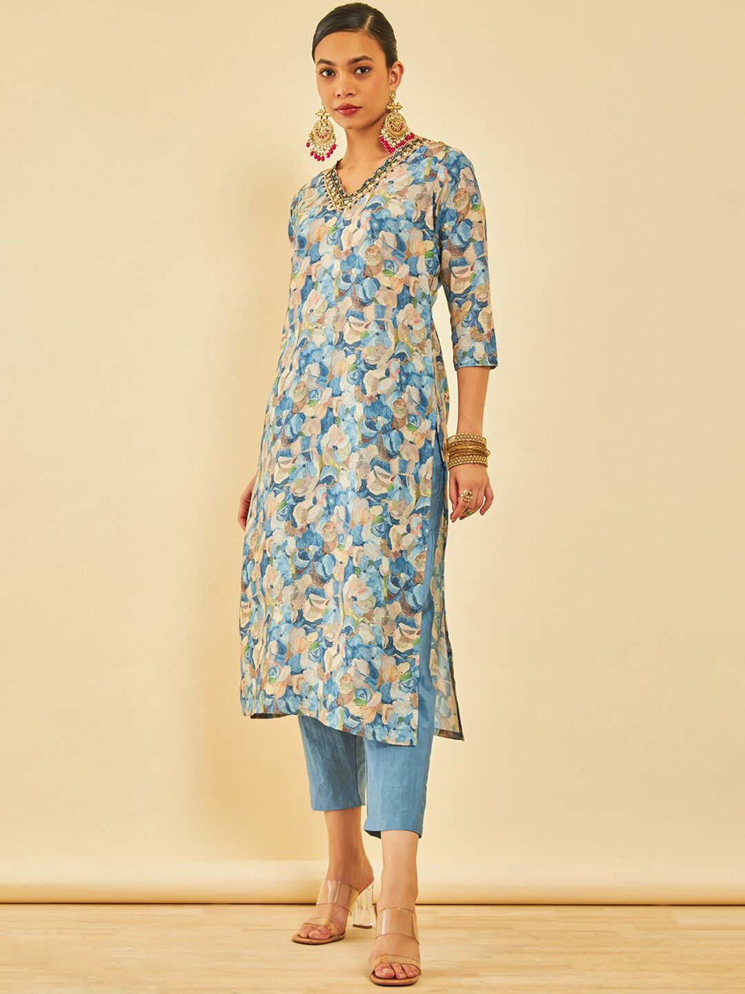 Dhiyona SO Women's Floral Printed V-Neck Three-Quarter Sleeves Beads and Stones Kurta with Trousers