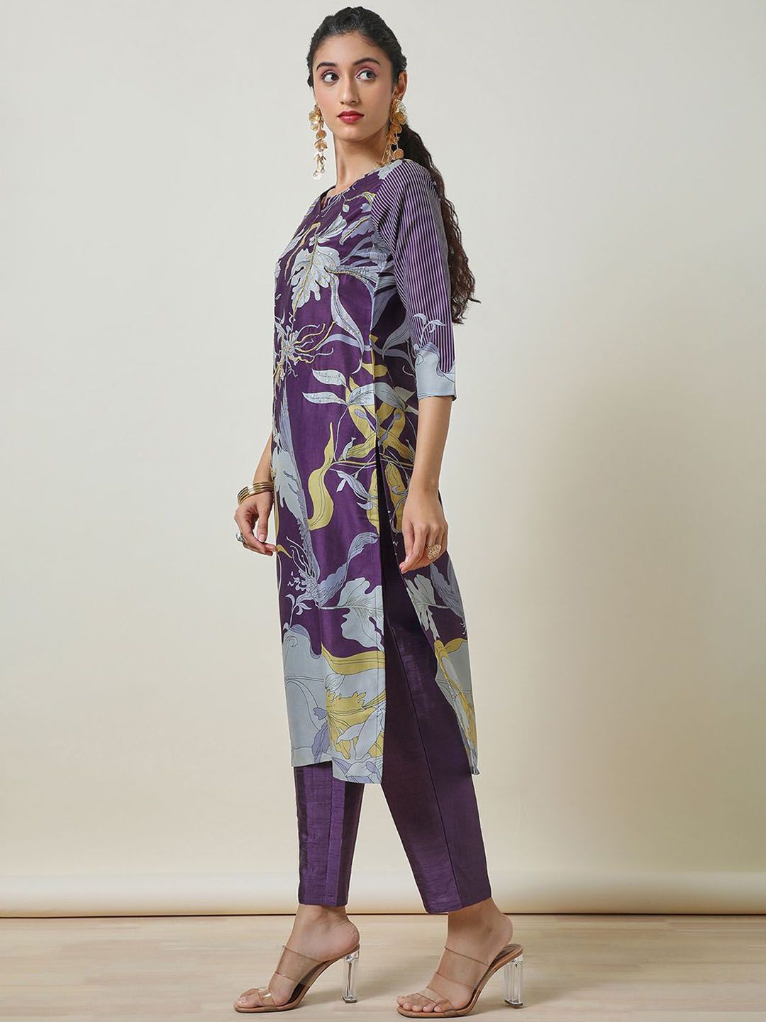 Dhiyona SO Women's Floral Printed Beads & Stones Notch Neck Straight Kurta with Trousers