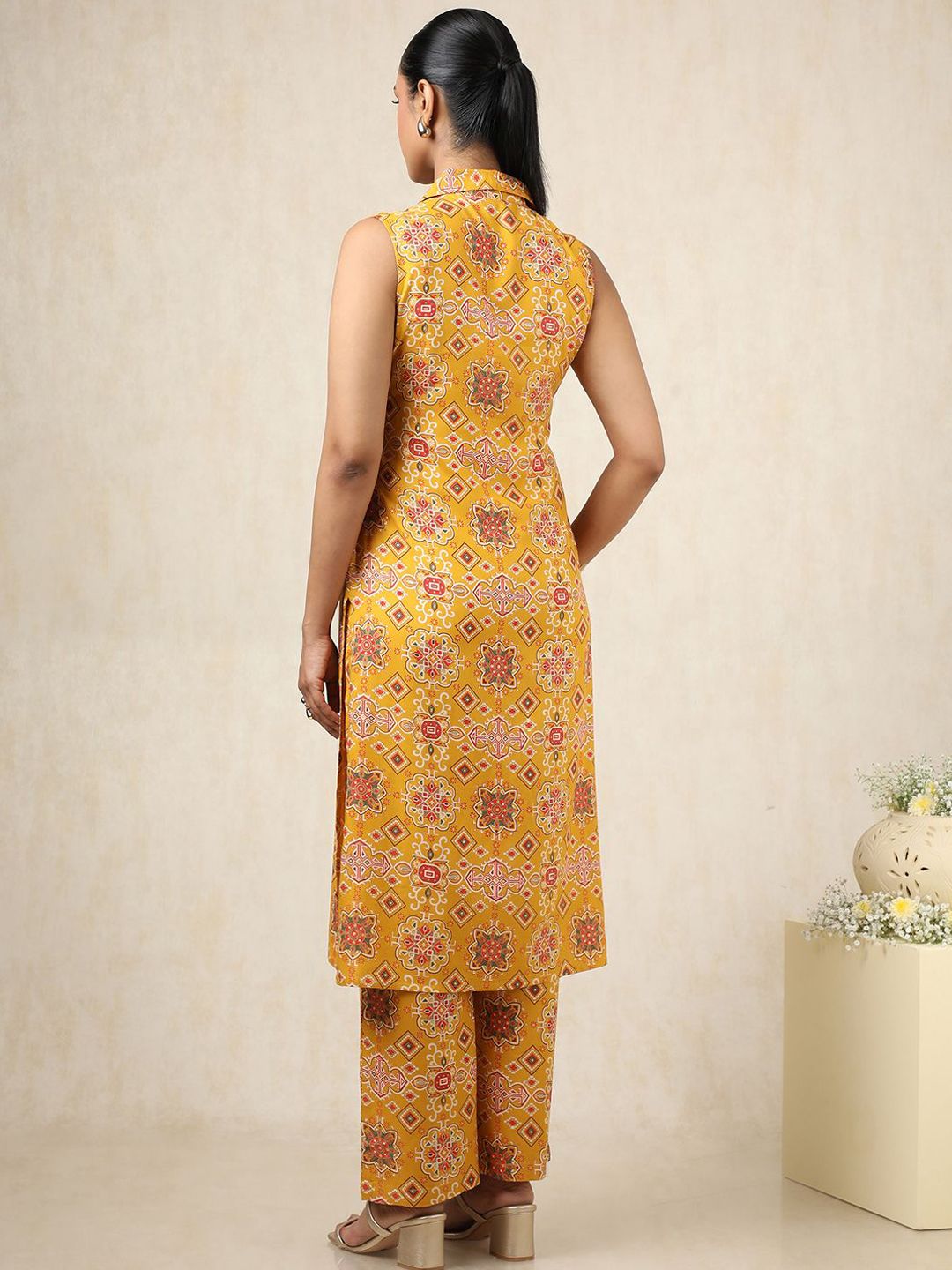 Dhiyona SO Women's Ethnic Motifs Printed High Slit Shirt Collar Sequinned Straight Kurta With Trousers