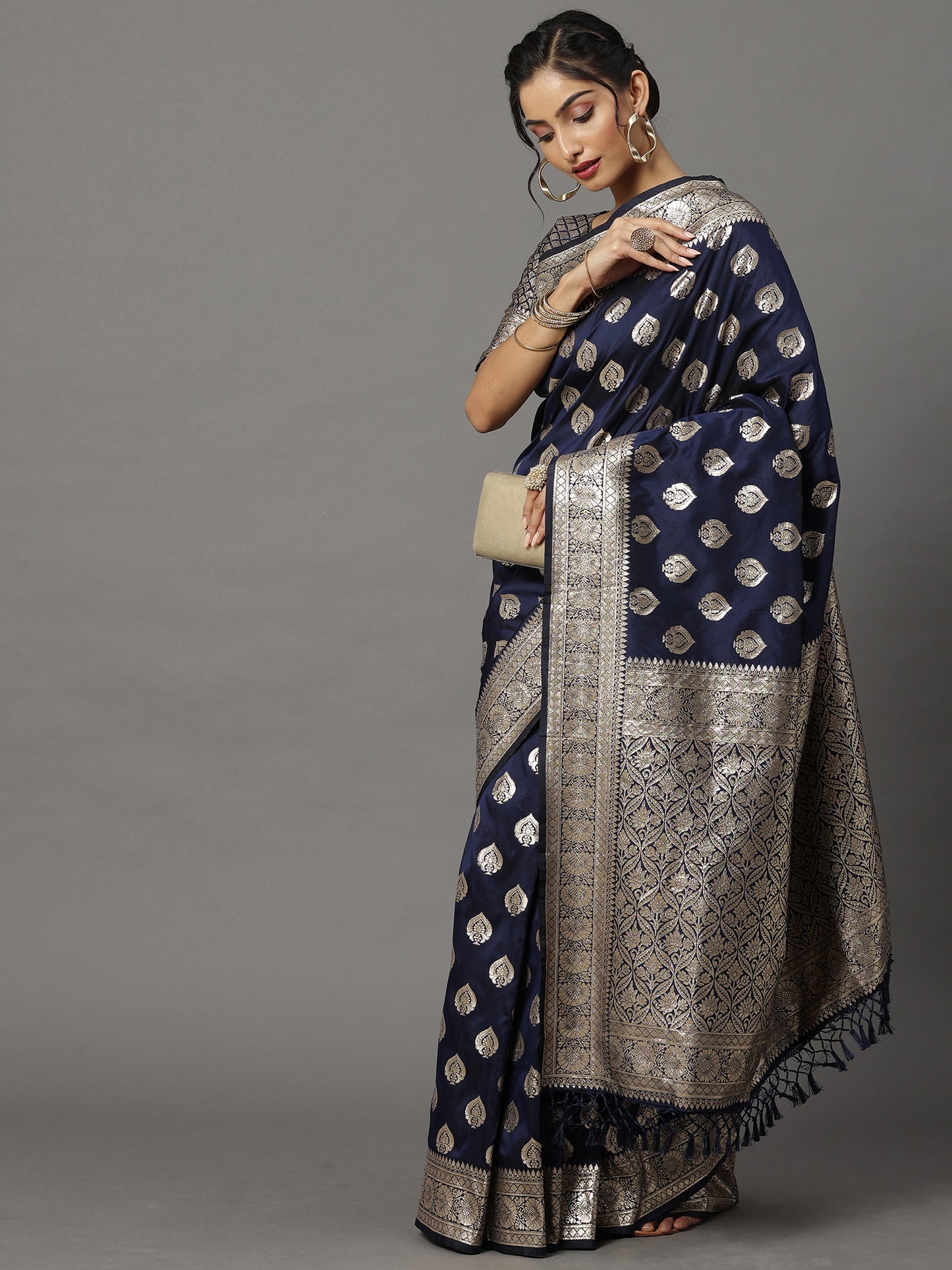 Women's Silk Blend Navy Blue Woven Design Woven saree With Blouse Piece