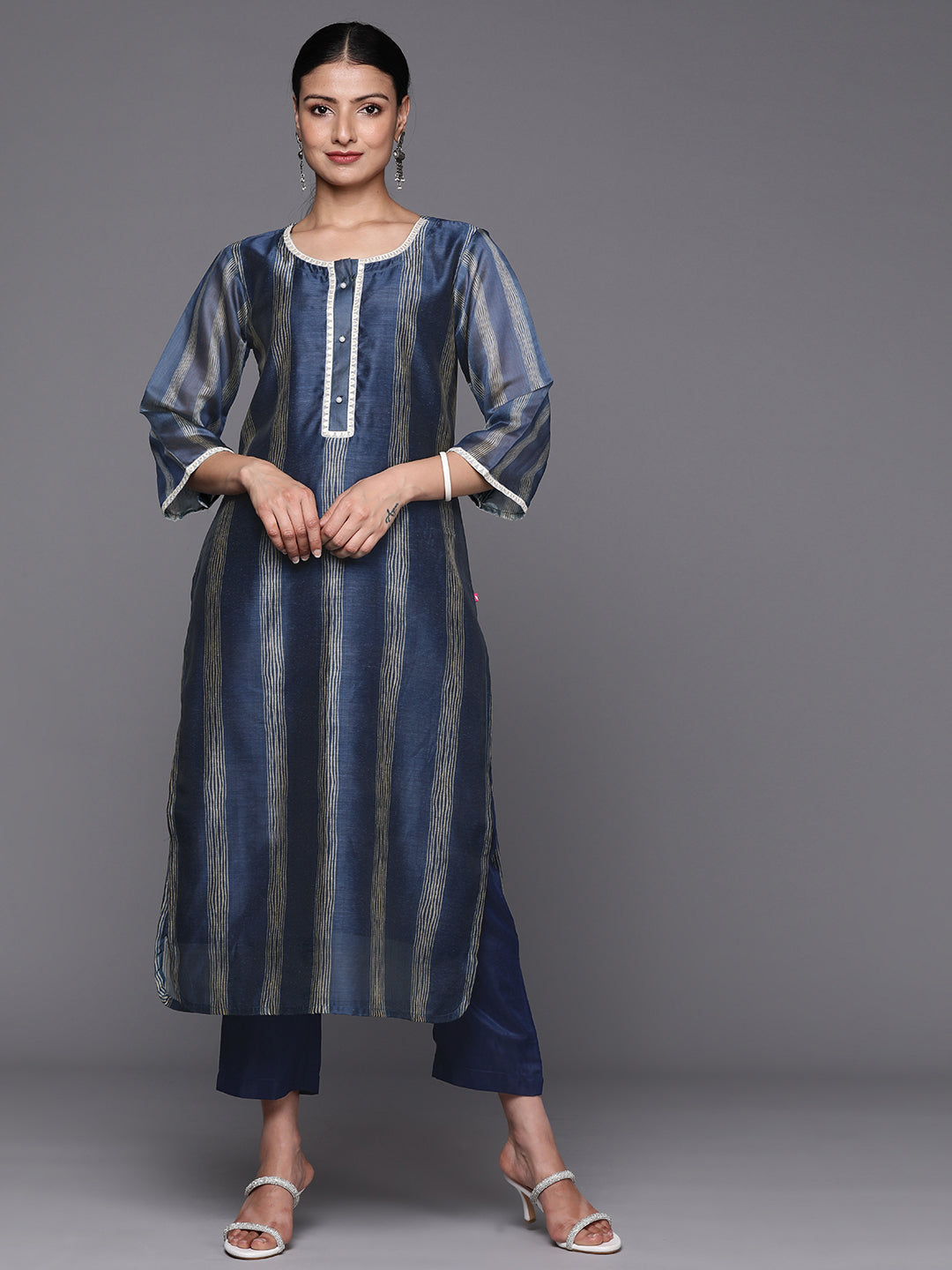 Dhiyona VR Women's Navy Blue Printed Straight Kurta With Lace Detailed Paired With Tonal Bottom