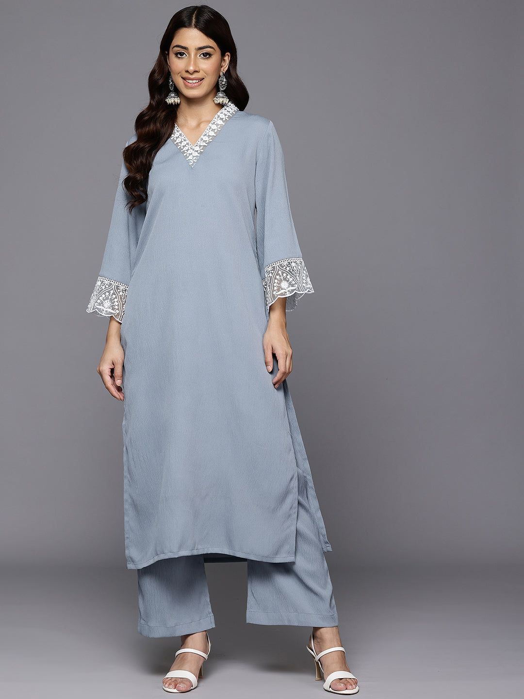 Dhiyona VR Women's Thread Embroidered Organza Detailed Kurta Set