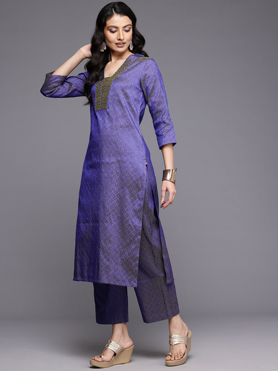 Dhiyona VR Women's Blue Jacquard V Neck Kurta With Bottom And Dupatta