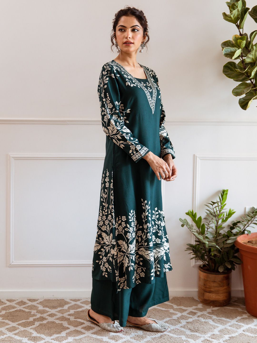 Dhiyona IS Women's Floral Printed V-Neck Three-Quarter Sleeves Regular Kurta With Palazzo