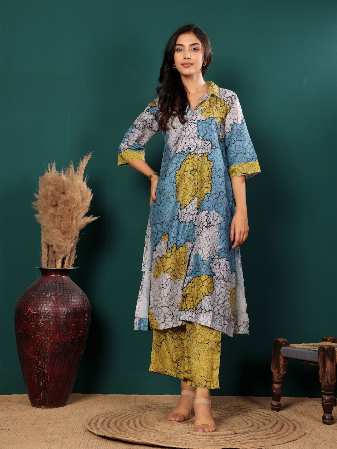 Dhiyona VA Women'sAbstract Printed Shirt Collar Straight Kurta With Trouser