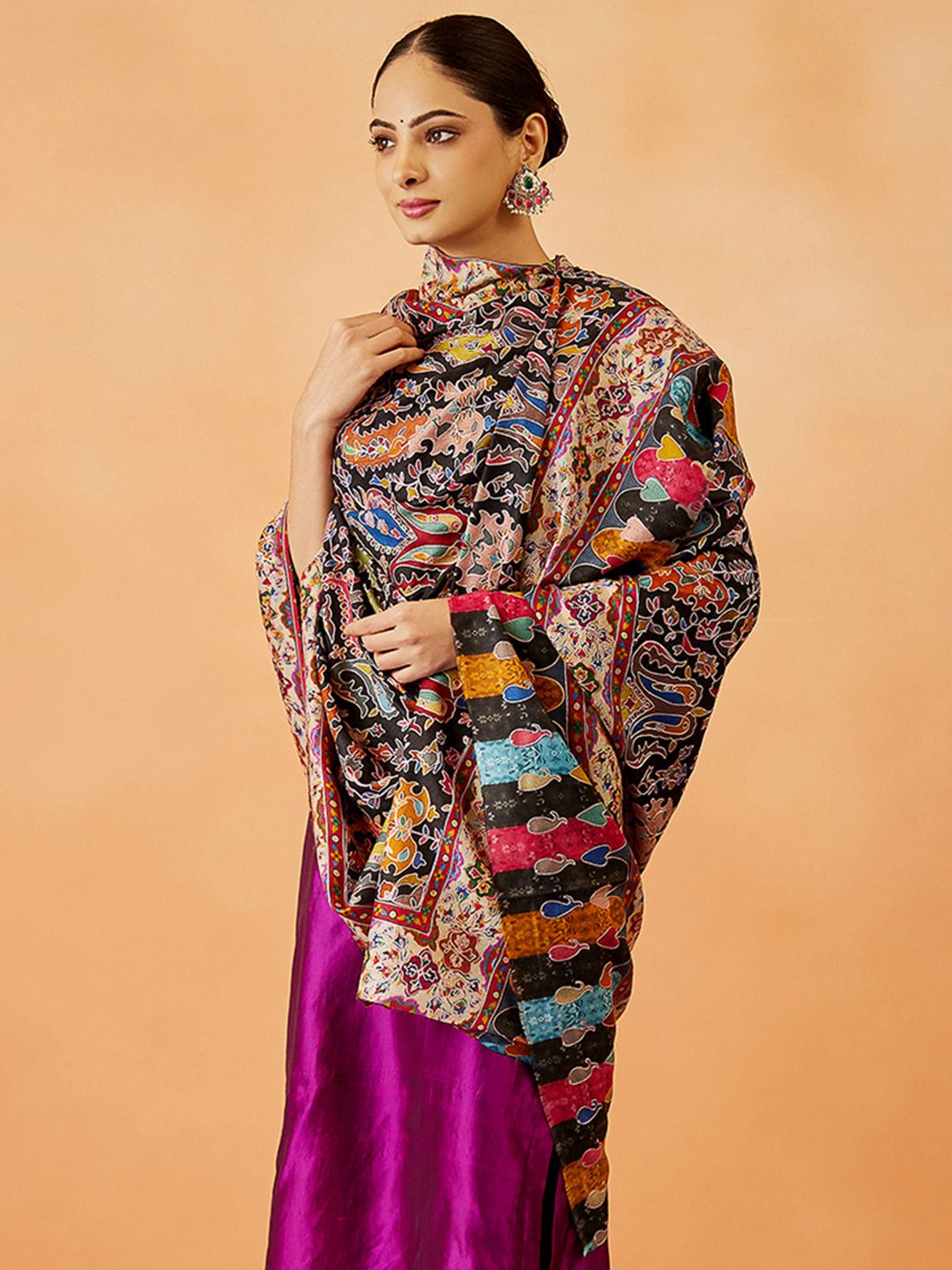 Dhiyona PA Women Floral Embroidered Shawl