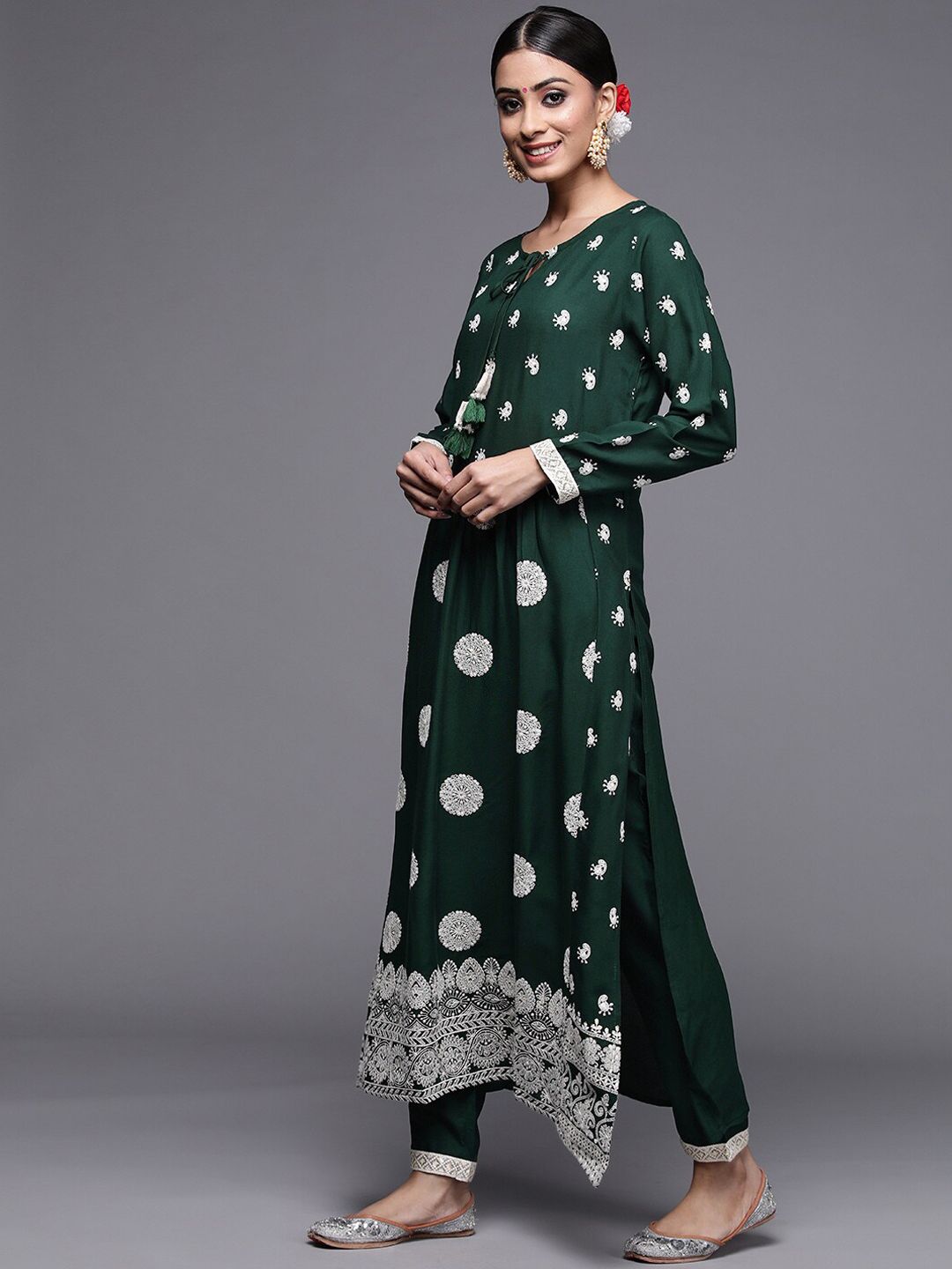 Dhiyona IE Women Green Ethnic Motifs Embroidered Kurta with Trousers