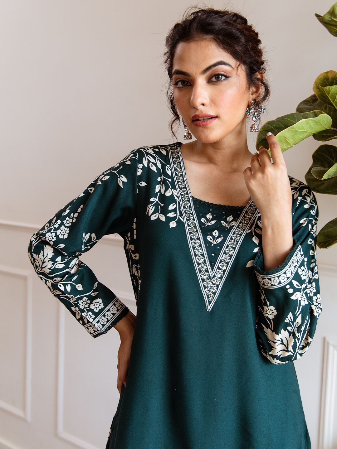 Dhiyona IS Women's Floral Printed V-Neck Three-Quarter Sleeves Regular Kurta With Palazzo