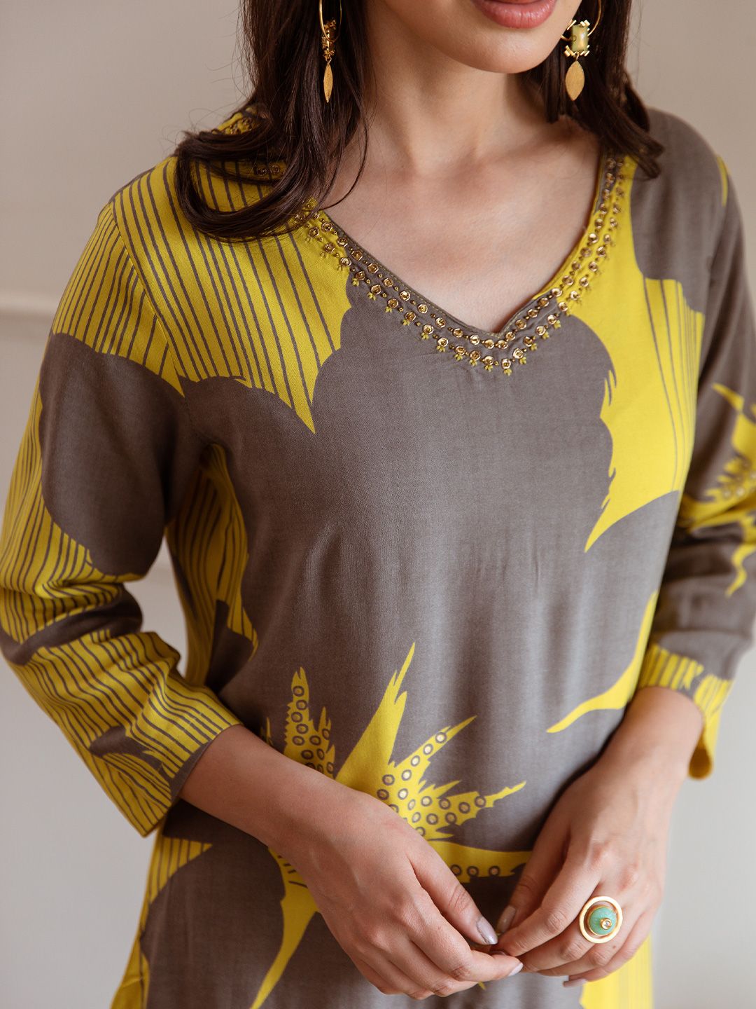 Dhiyona IS Women's Women Floral Printed Regular Kurta with Palazzos