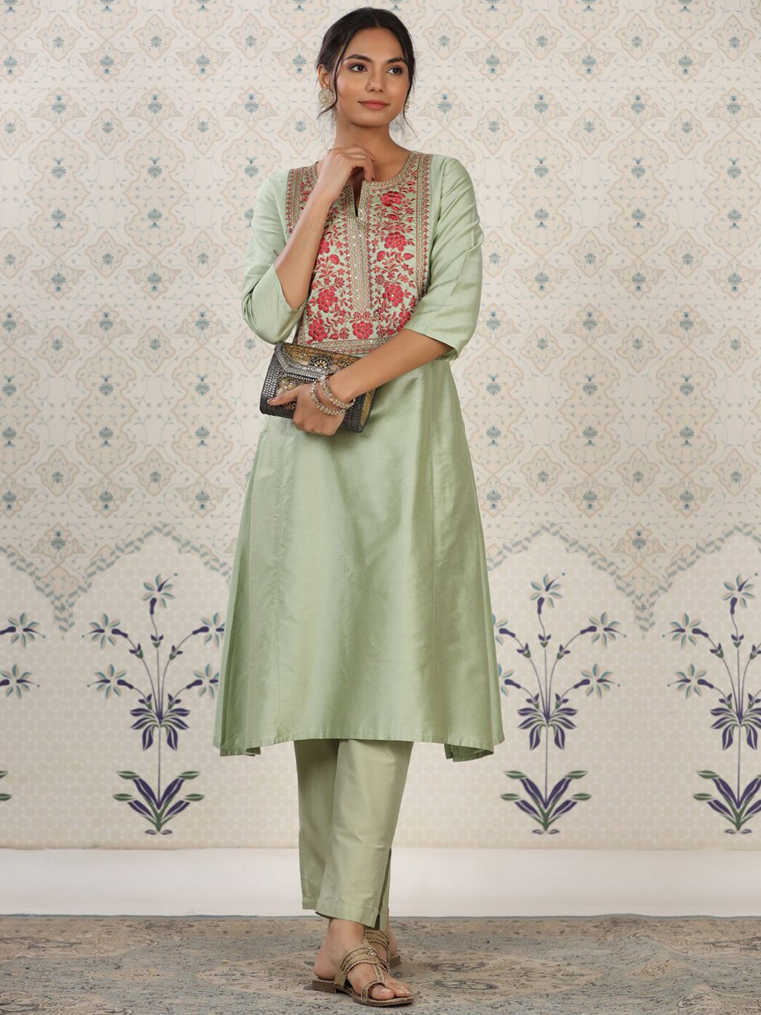 Dhiyona OD Women Floral Thread Work Kurta