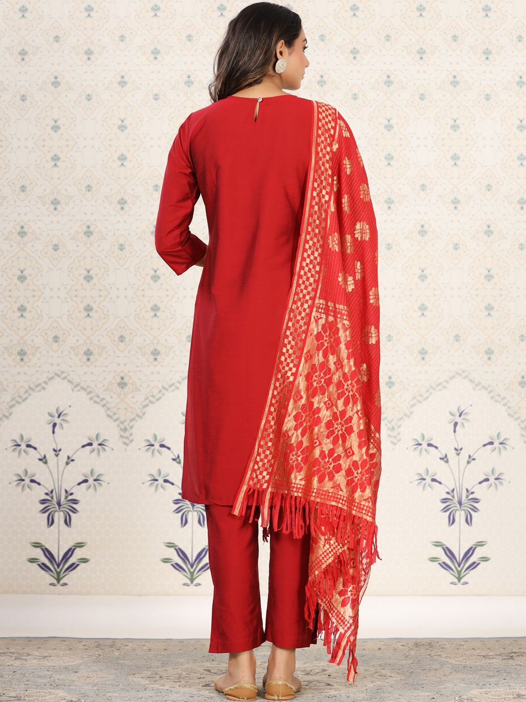 Dhiyona OD Floral Embroidered Sequined Straight Kurta & Trousers With Dupatta