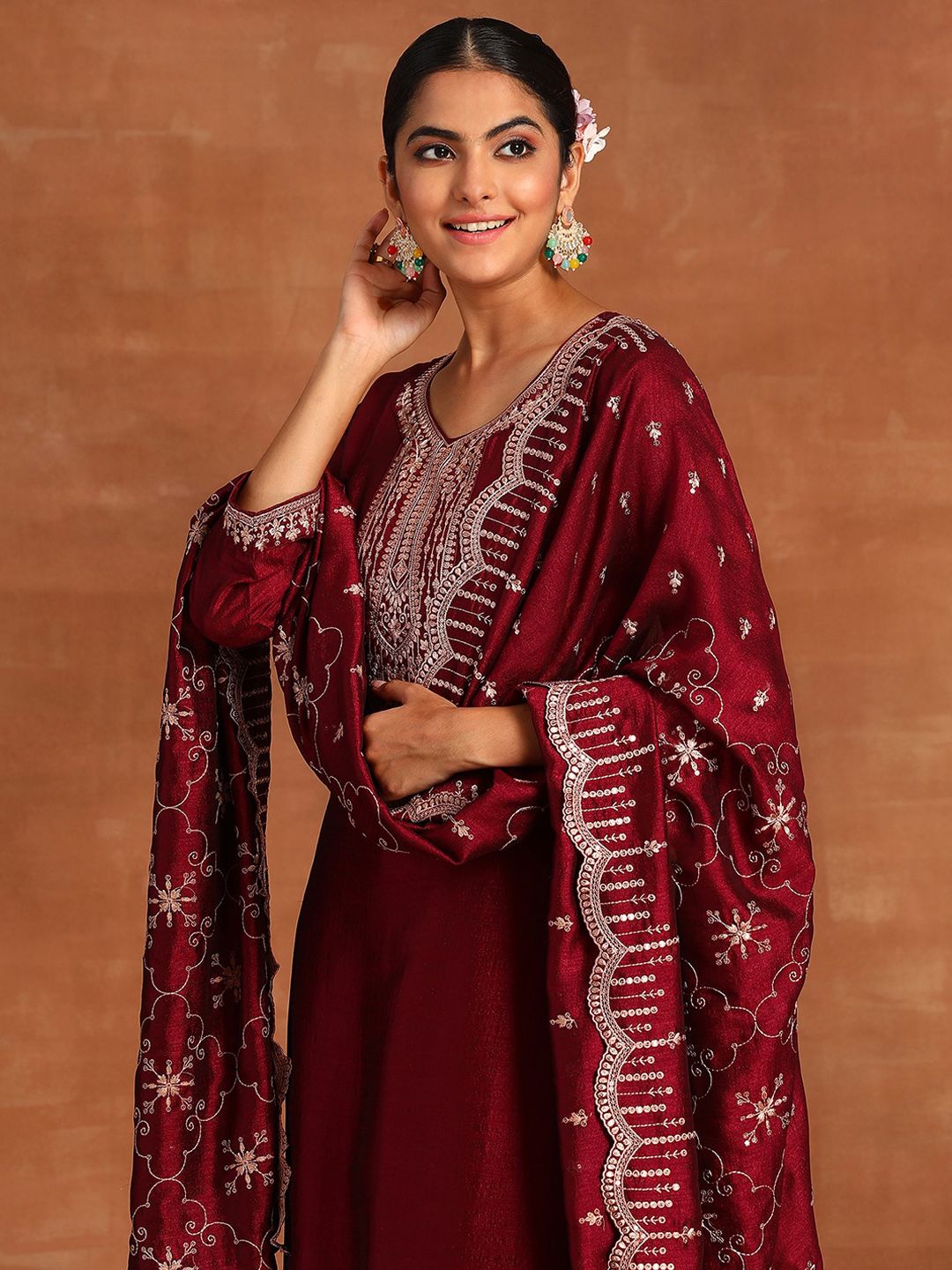 Dhiyona IE Floral Yoke Design V-Neck Sequinned Detail Straight Kurta & Trousers With Dupatta