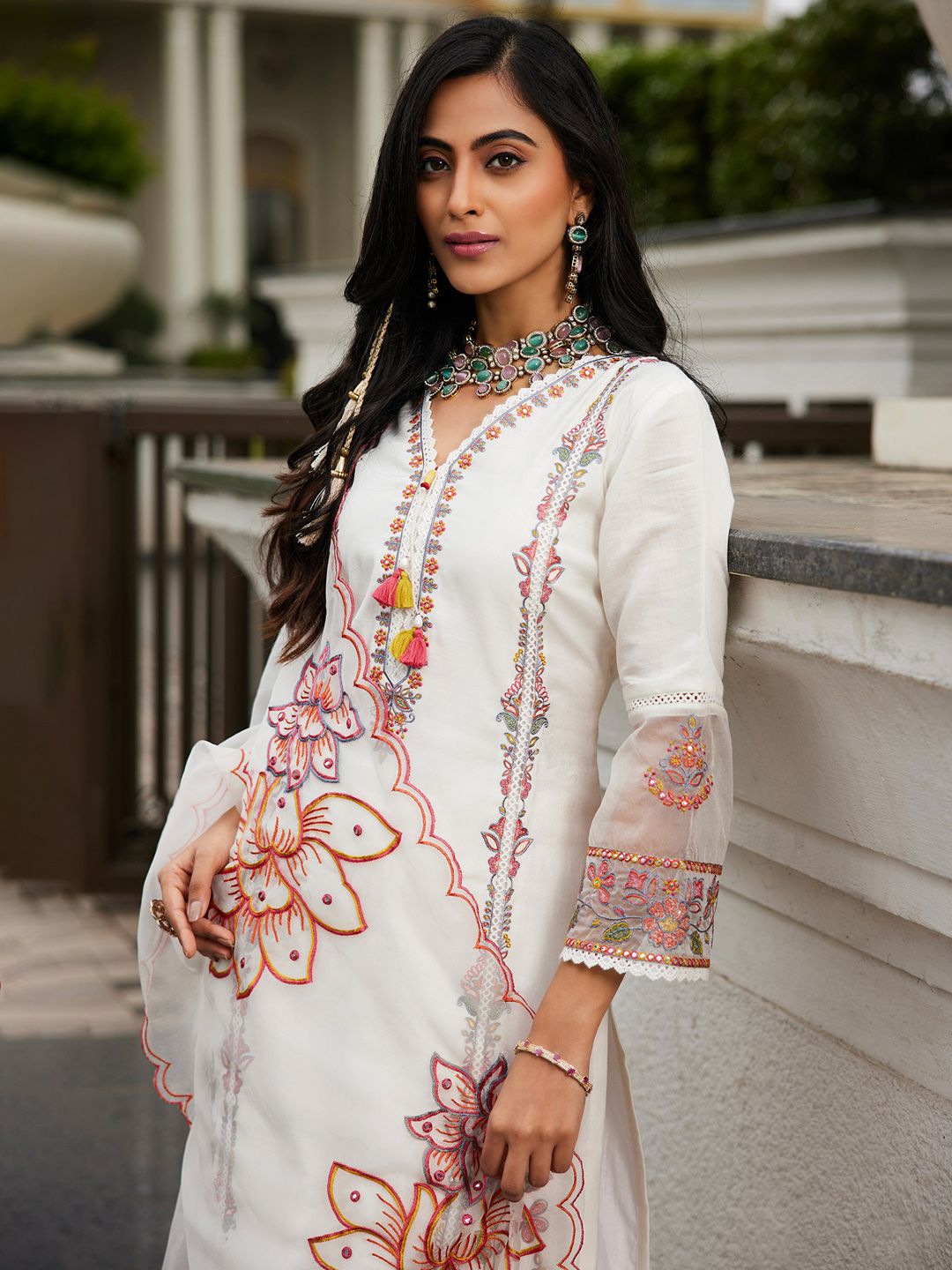 Dhiyona IE Women Ethnic Motifs Embroidered Regular Thread Work Kurta with Trousers & With Dupatta