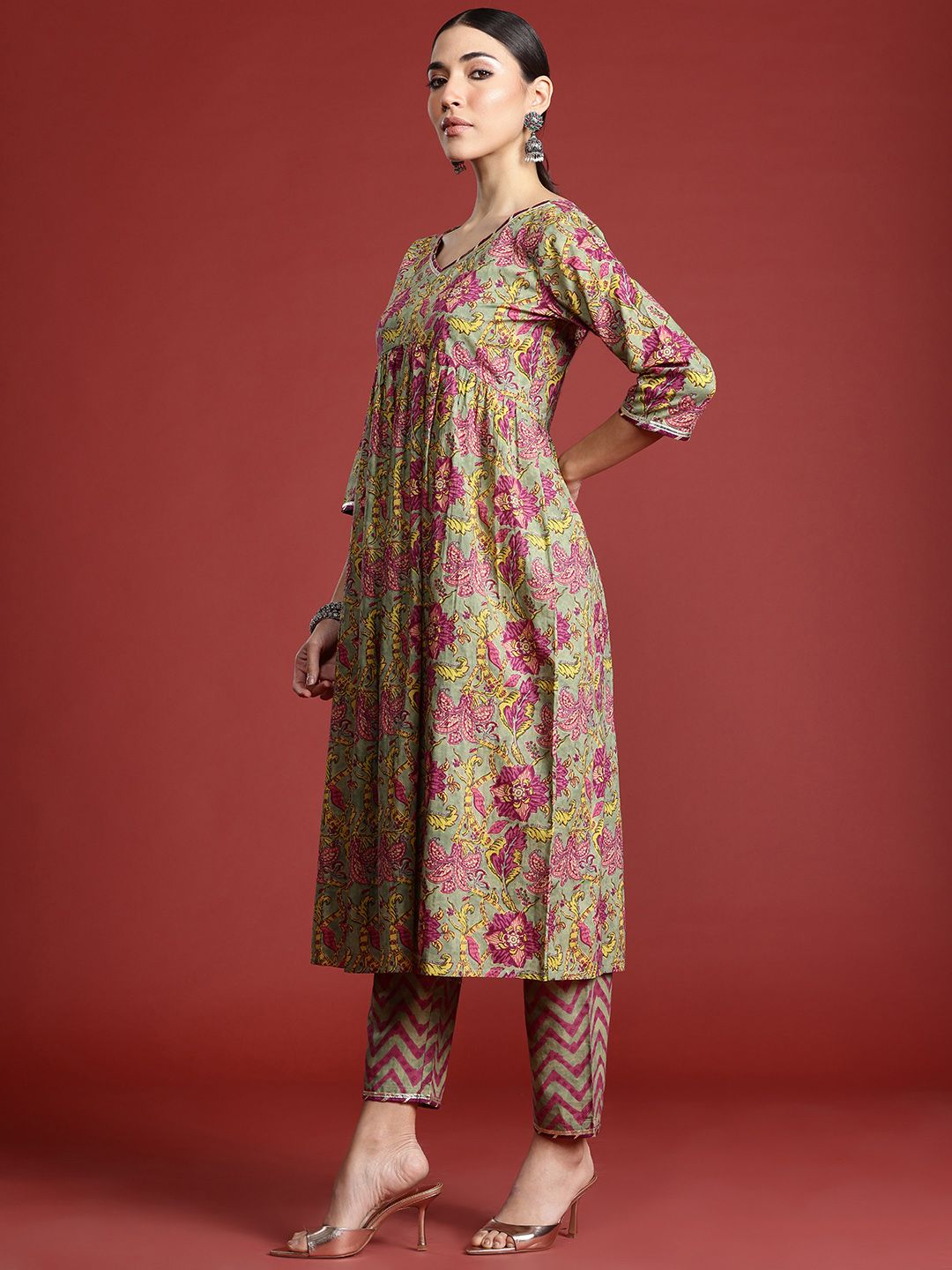 Floral Printed Pleated Pure Cotton Kurta with Trousers & With Dupatta
