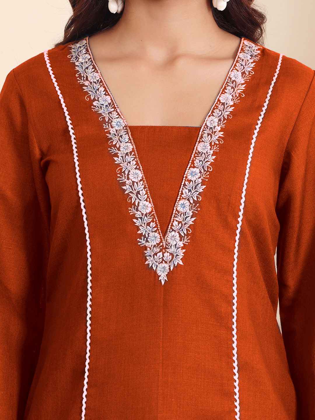 Dhiyona VA Women'sV-Neck Embroidered Thread Work Straight Kurta With Trousers