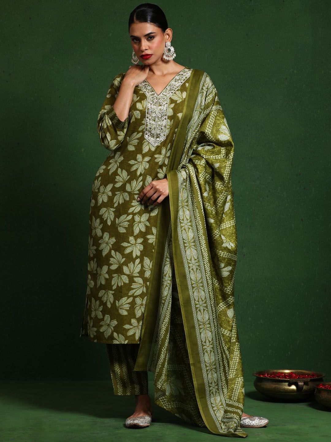 Dhiyona VA Women'sFloral Printed V-Neck Straight Kurta With Trousers And Dupatta