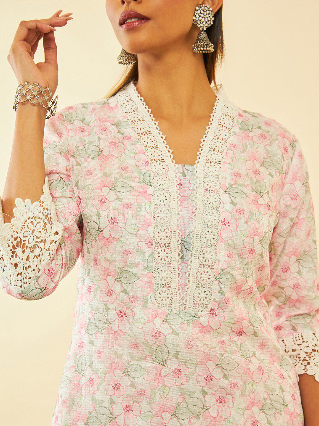 Dhiyona SO Women's Floral Printed V-Neck Three-Quarter Sleeves Thread Work Kurta with Trousers