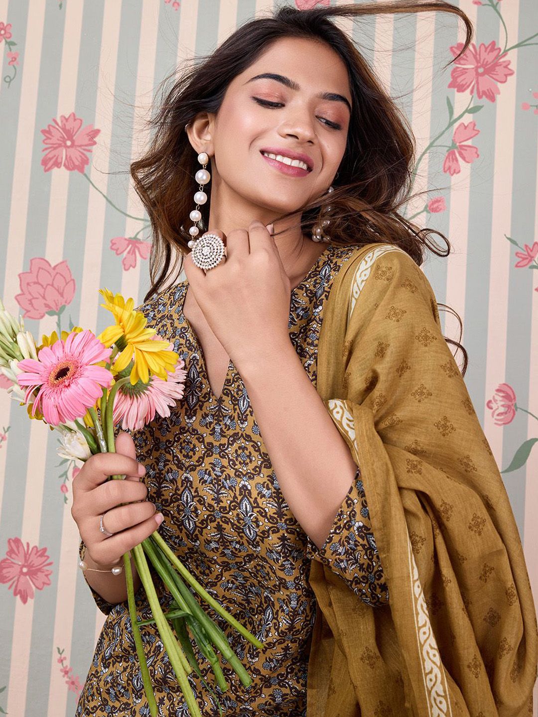 Dhiyona OD Floral Printed Regular Pure Cotton Kurta with Trousers & Dupatta