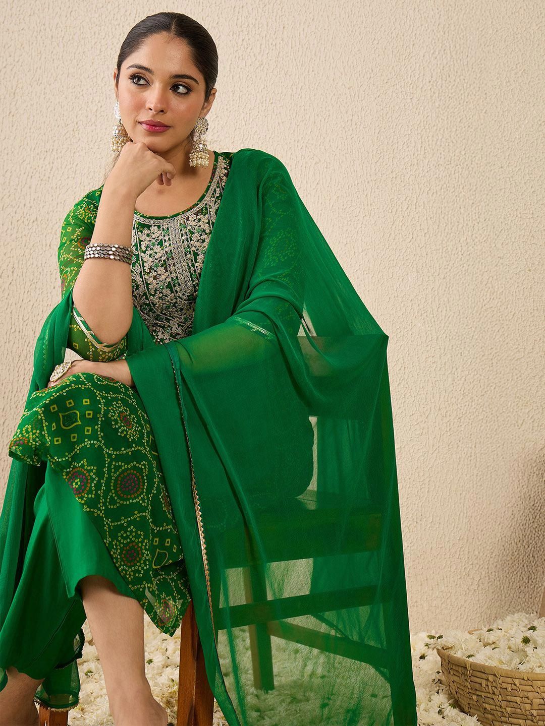 Dhiyona IE Women's Bandhani Printed Thread Work Straight Kurta With Trousers & Dupatta