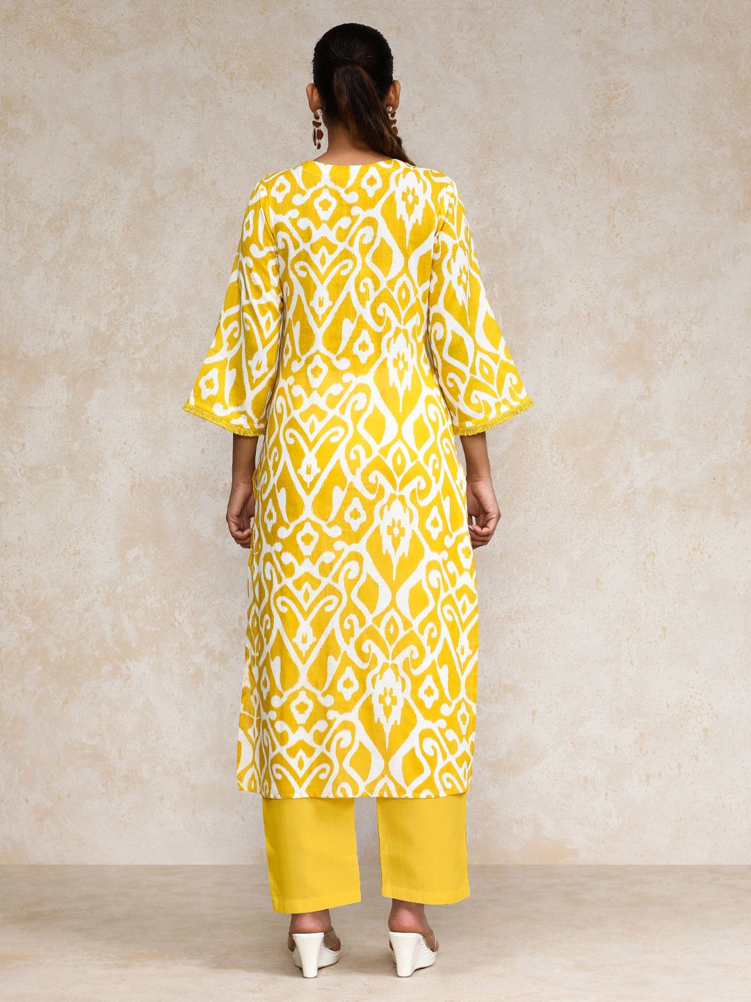 Dhiyona VA Women'sEthnic Motifs Printed Round Neck Straight Kurta With Trousers