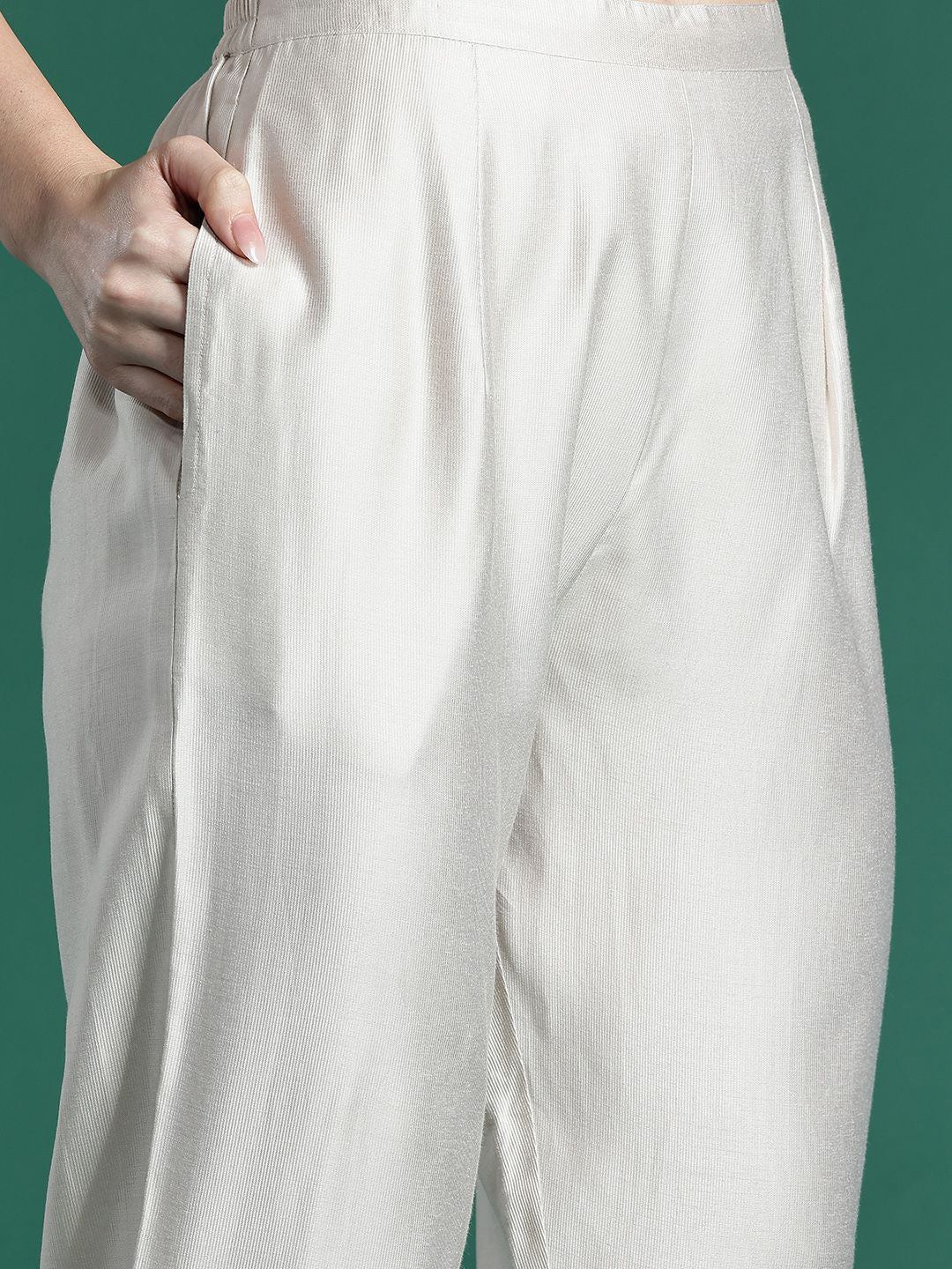 Dhiyona IE Floral Embroidered Floral Kurta