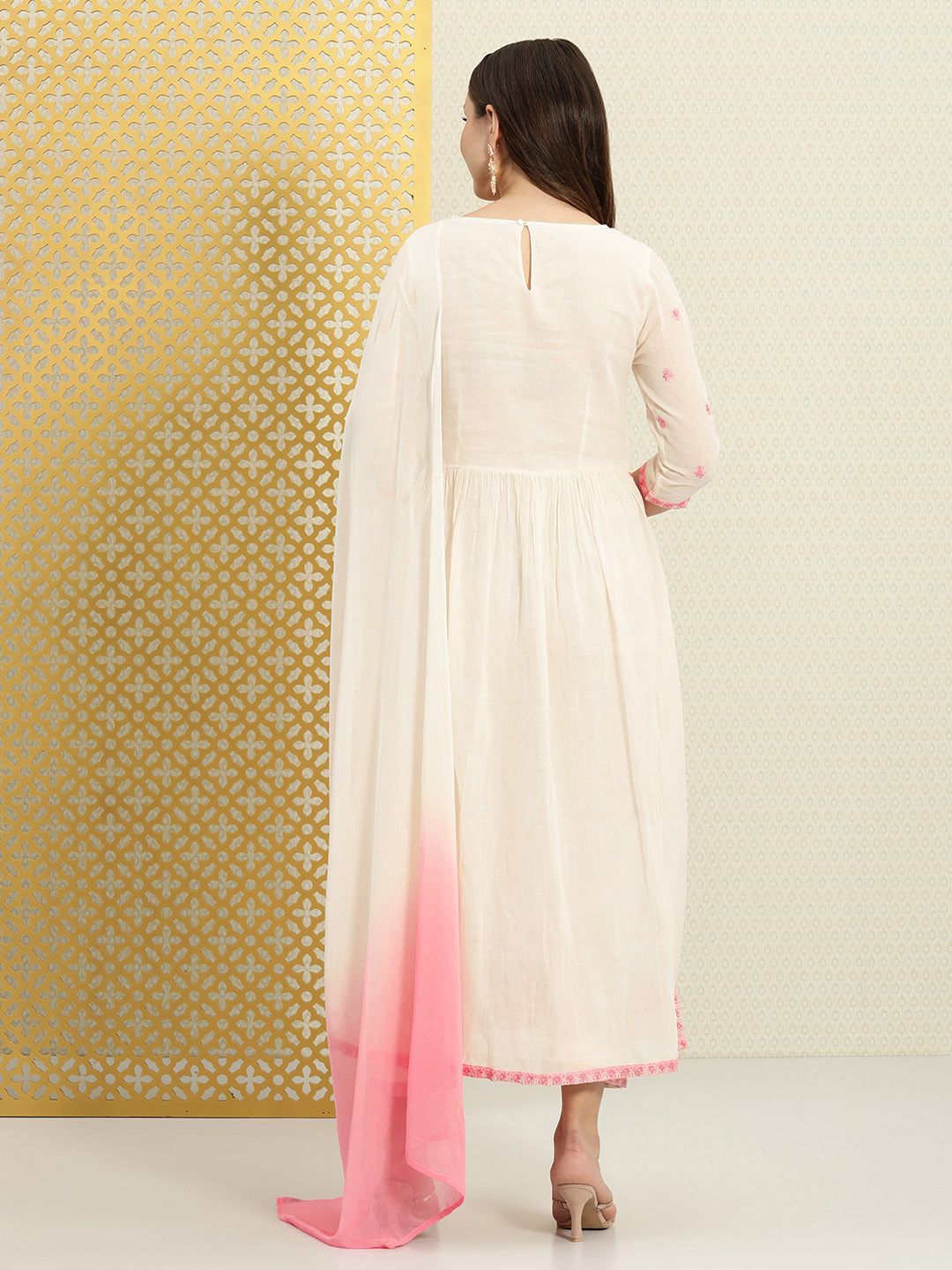 Dhiyona PD Women Women Jashn Floral Thread Work Pure Cotton Kurta With Trousers & Dupatta