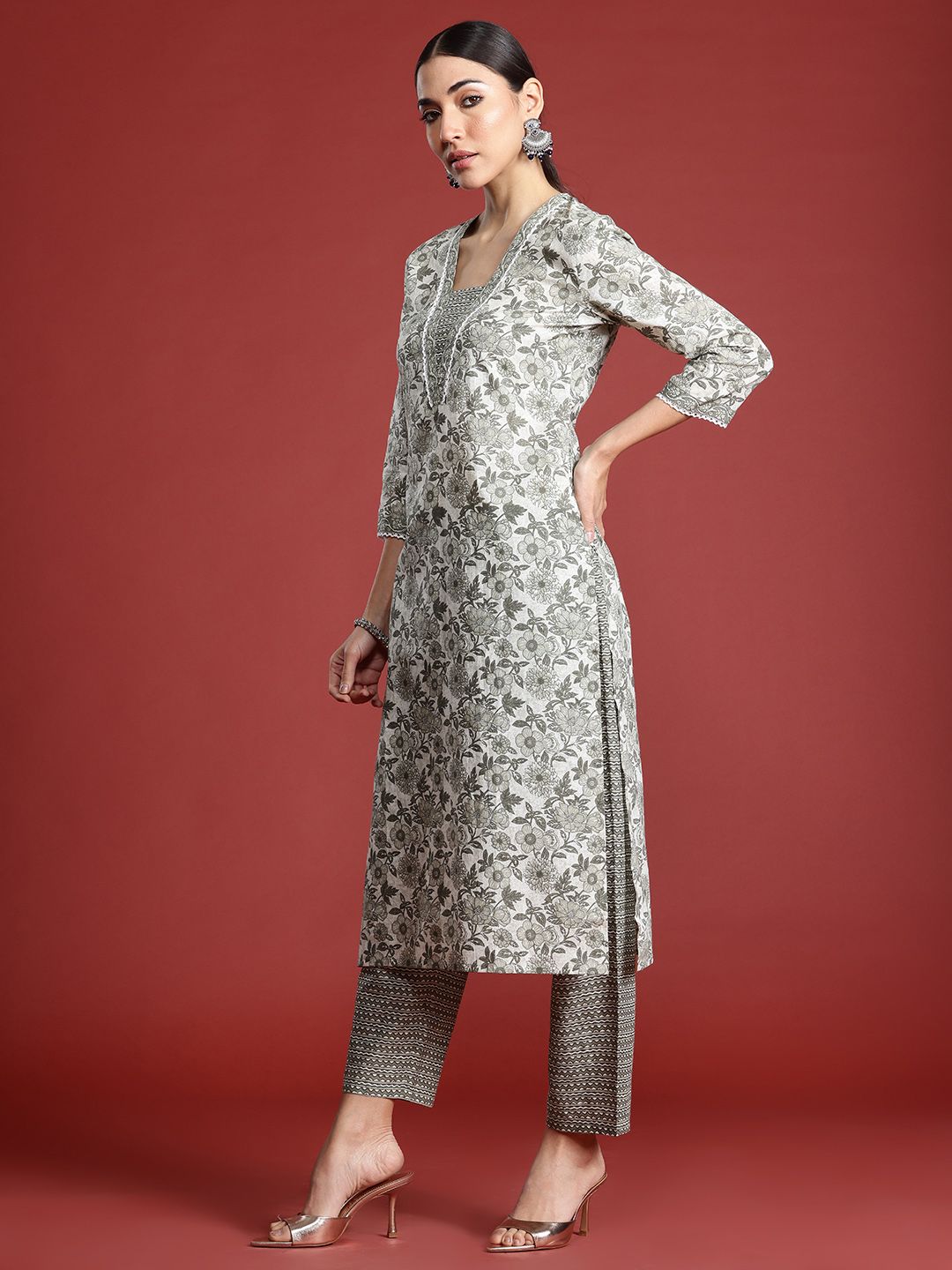 Dhiyona IE Women Floral Printed Pure Cotton Kurta with Trousers & With Dupatta