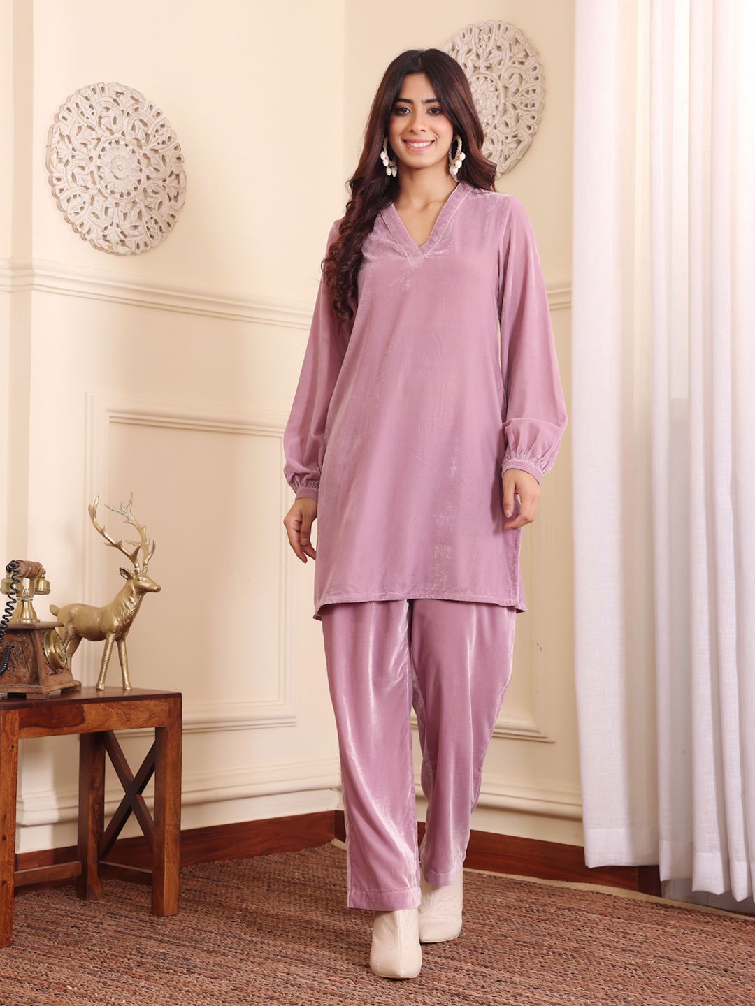 Dhiyona VA Women's V Neck Balloon Sleeve V Neck Velvet Winter Kurta with Trouser
