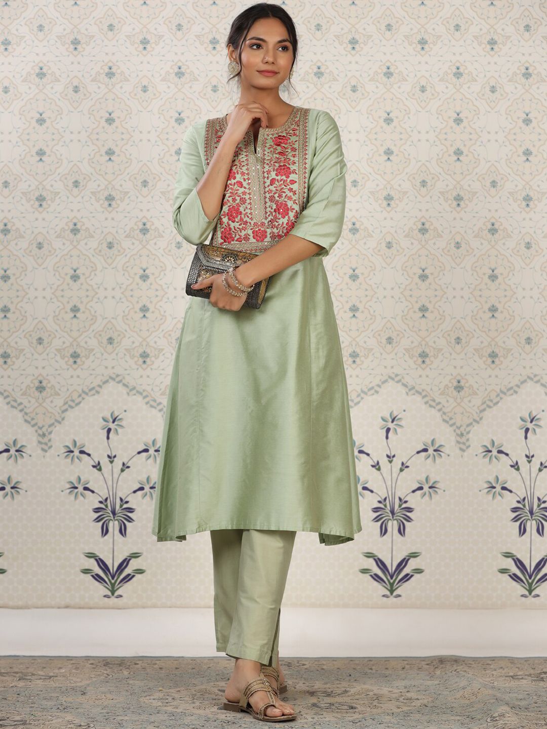 Dhiyona OD Yoke Design Embroidered Kurta with Trousers