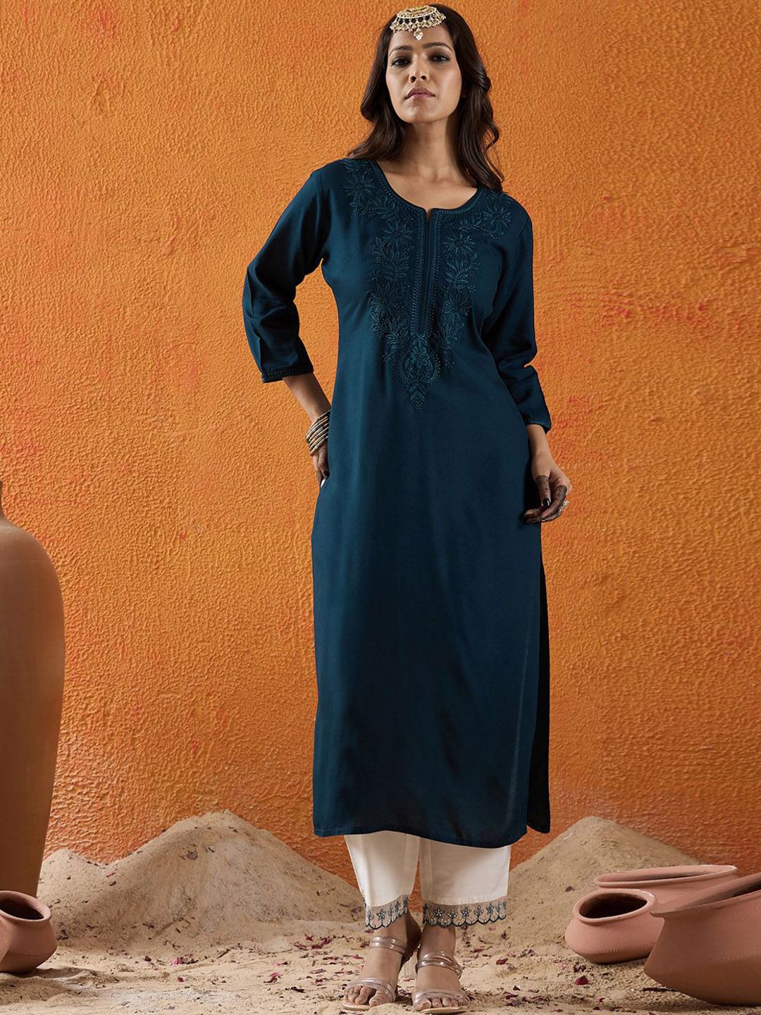 Dhiyona IE Floral Yoke Design Notch Neck Thread Work Kurta