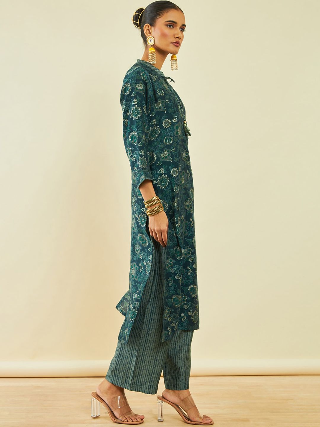 Dhiyona SO Women's Floral Printed Tie Up Neck Regular Kurta With Trousers
