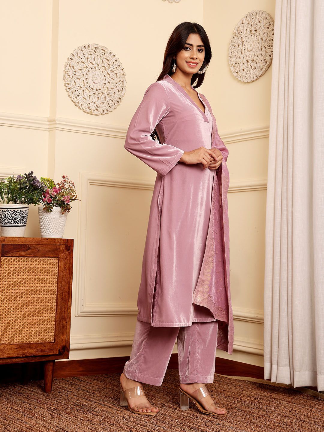 Dhiyona VA Women'sVelvet Kurta with Palazzos & With Dupatta