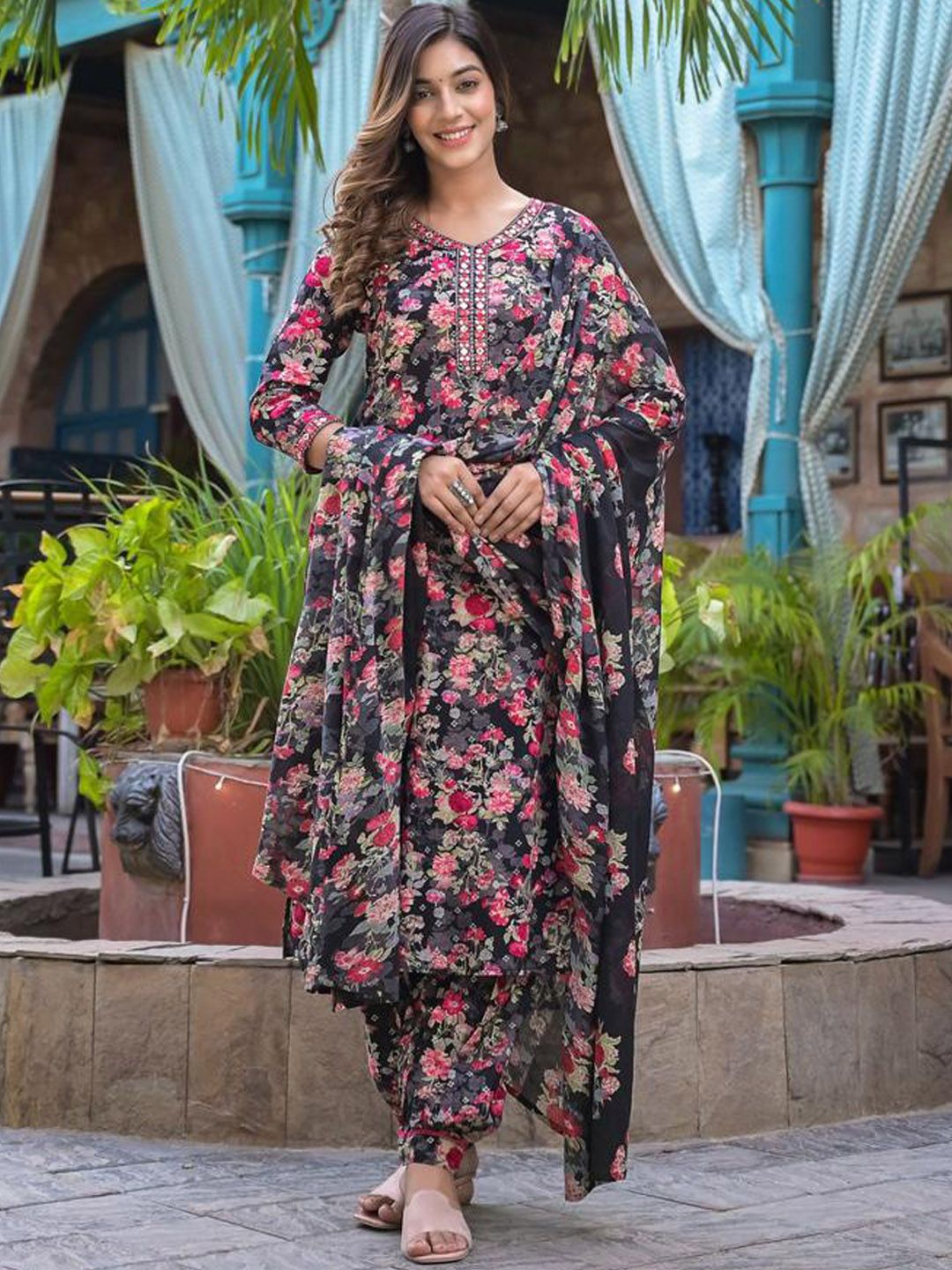Dhiyona VA Women'sFloral Embellished Kurta Paired With Afghani Trouser & Dupatta