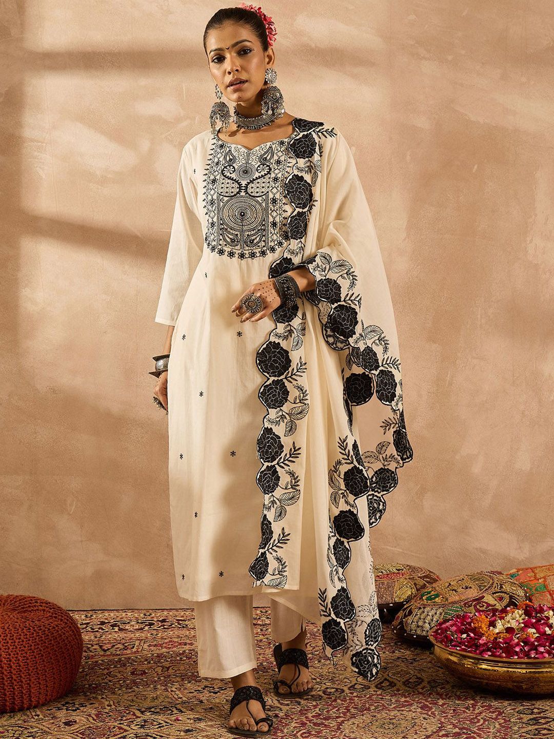 Dhiyona IE Women Paisley Embroidered Regular Thread Work Pure Cotton Kurta with Trousers & With Dupatta