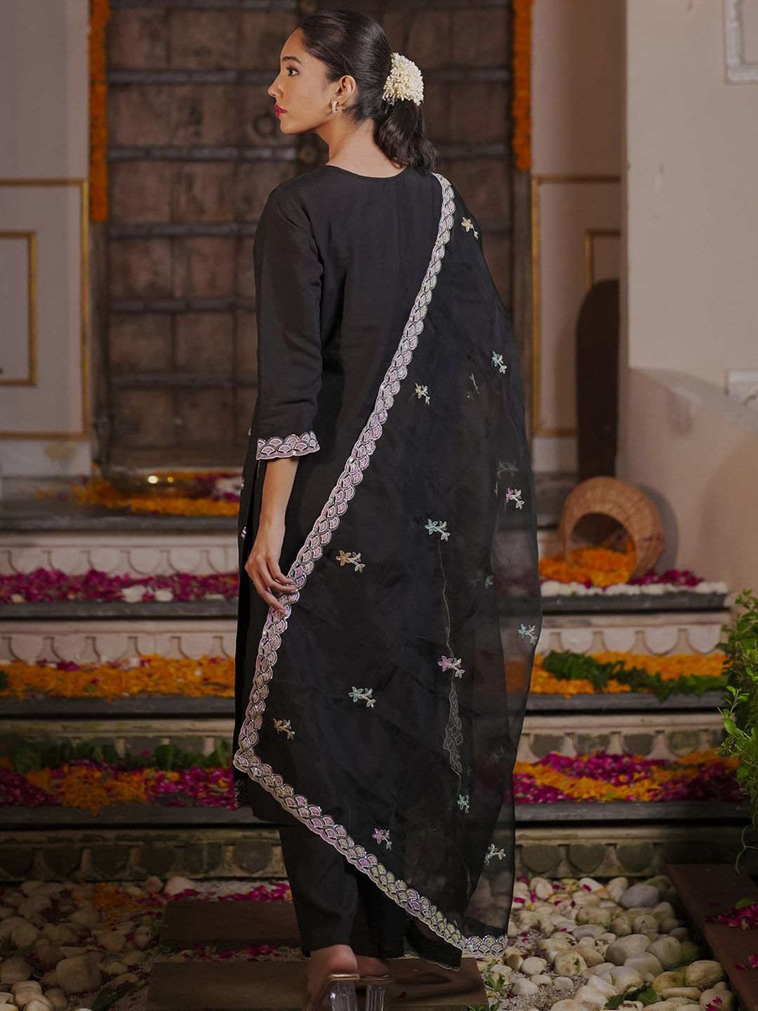 Dhiyona IE Ethnic Motifs Embroidered Kurta With Trousers & Dupatta