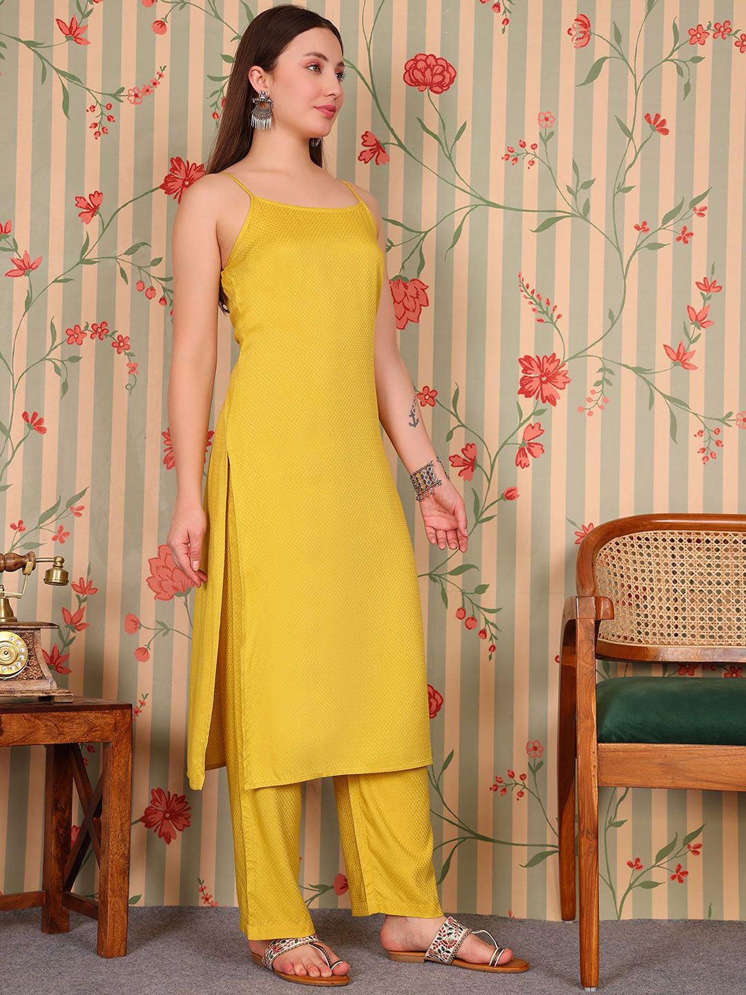 Dhiyona OD Floral Regular Kurta with Trousers
