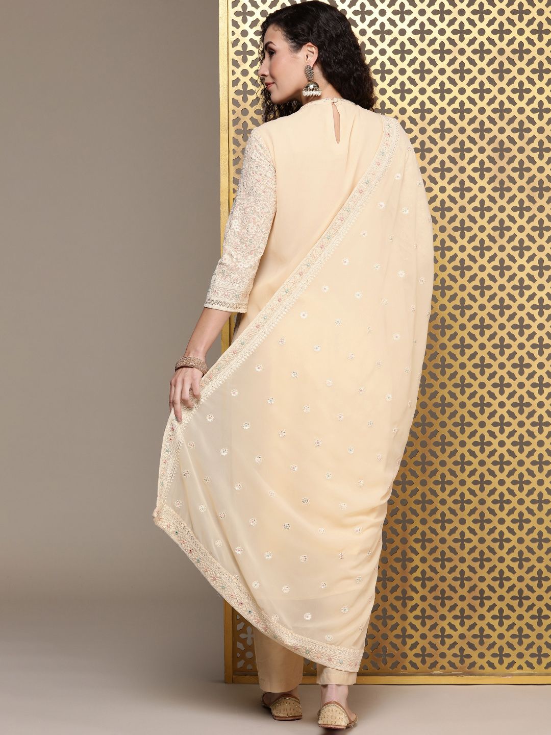Dhiyona PD Women Women Jashn Floral Thread Work Sequined Kurta With Trousers & Dupatta