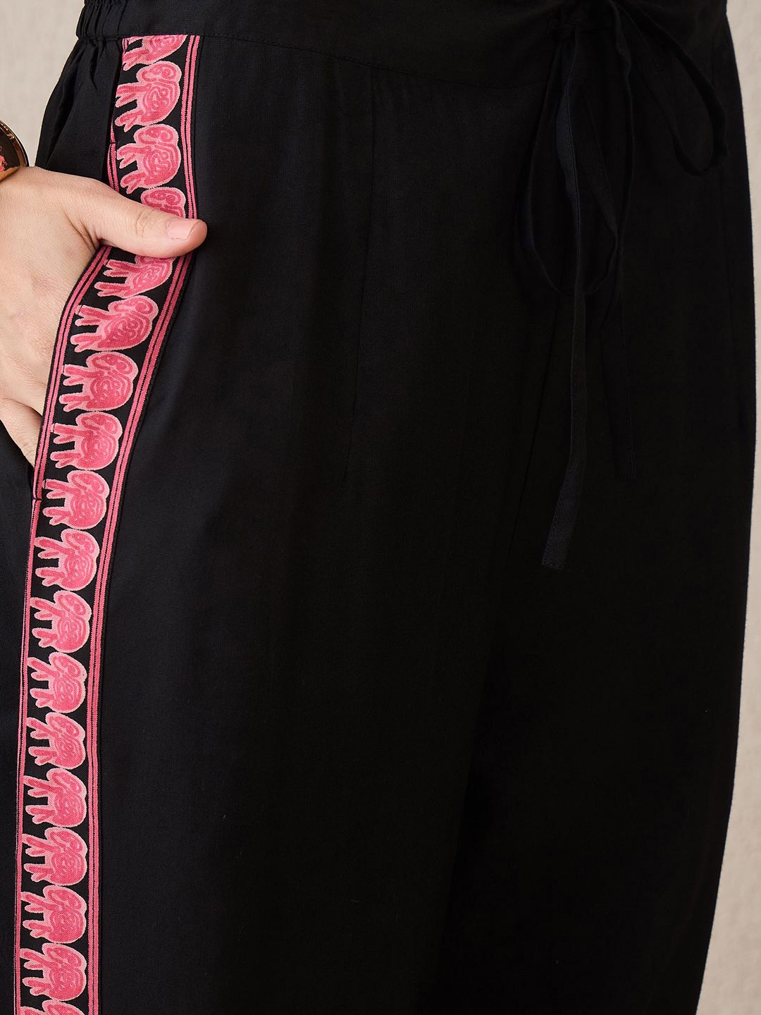 Dhiyona IE Women Ethnic Motifs Printed Regular Thread Work Kurta with Trousers
