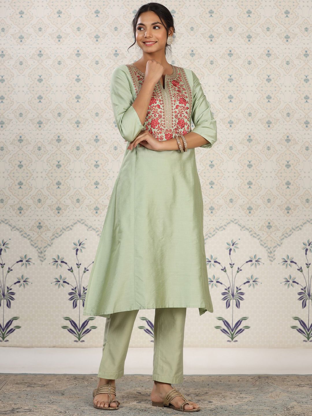 Dhiyona OD Yoke Design Embroidered Kurta with Trousers