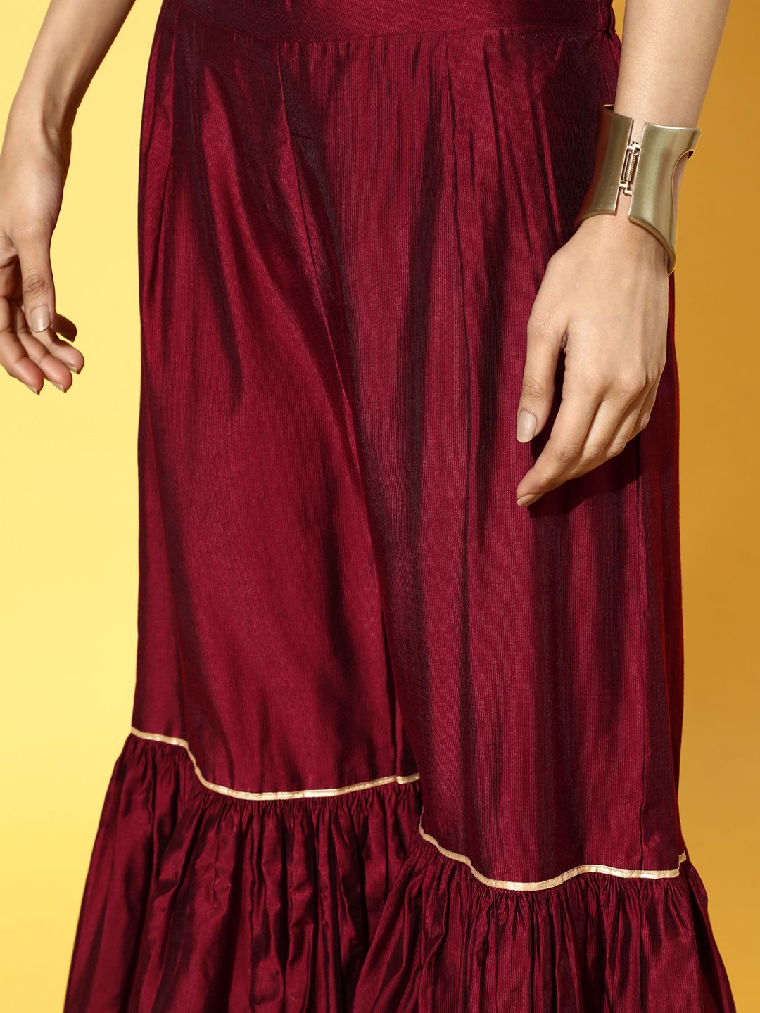 Dhiyona IE Women Geometric Satin All in the Details Kurta Set