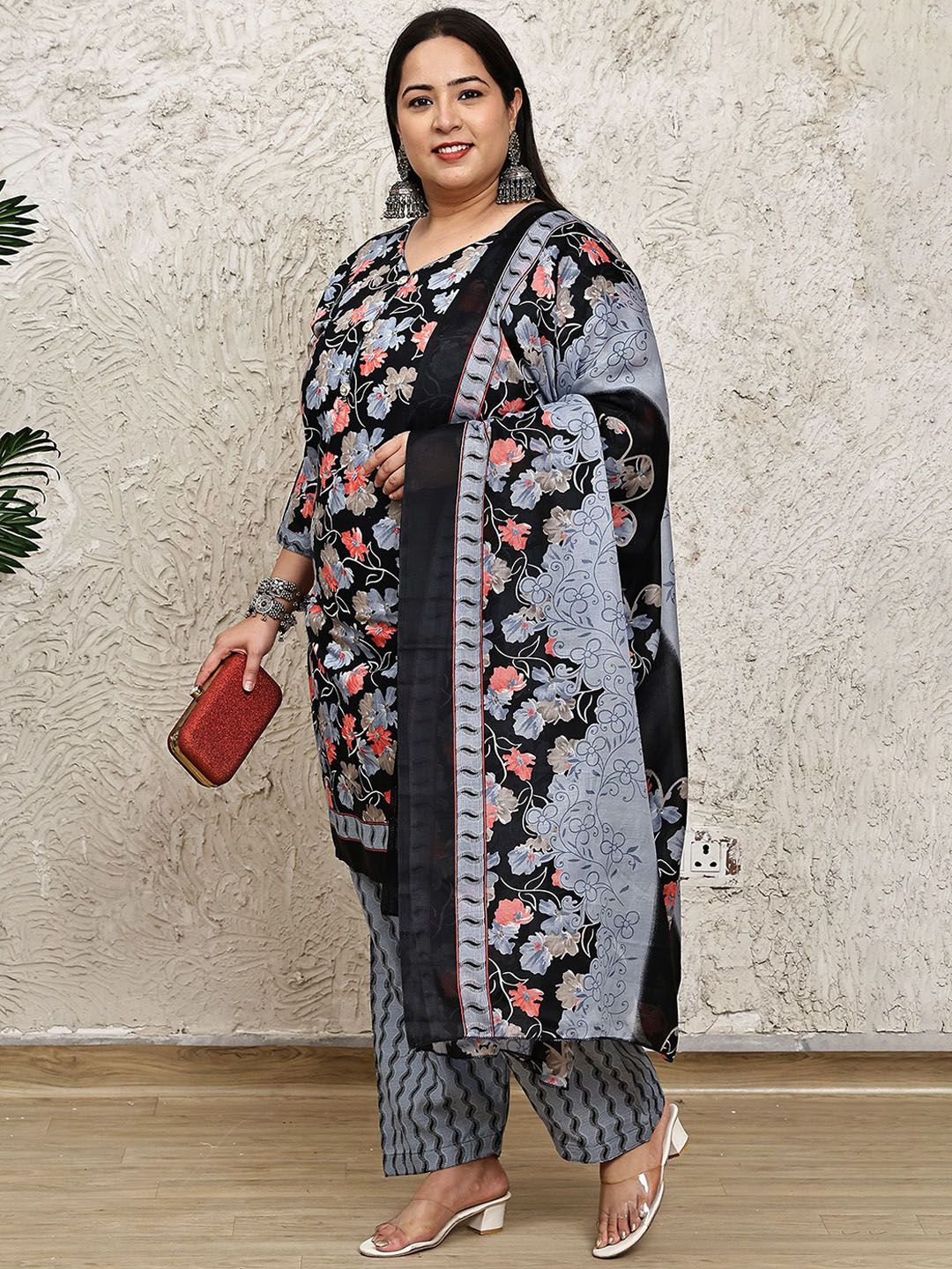 Dhiyona KL Floral Printed Round Neck Straight Kurta With Salwar & Dupatta