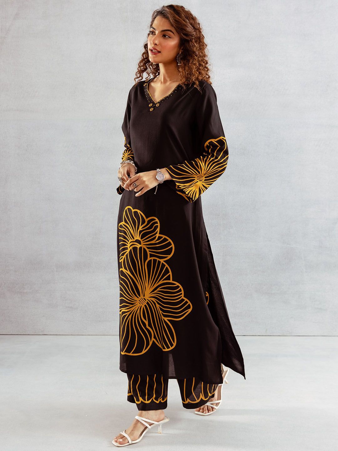 Dhiyona SN Women's Floral Printed V Neck Kurta With Palazzos