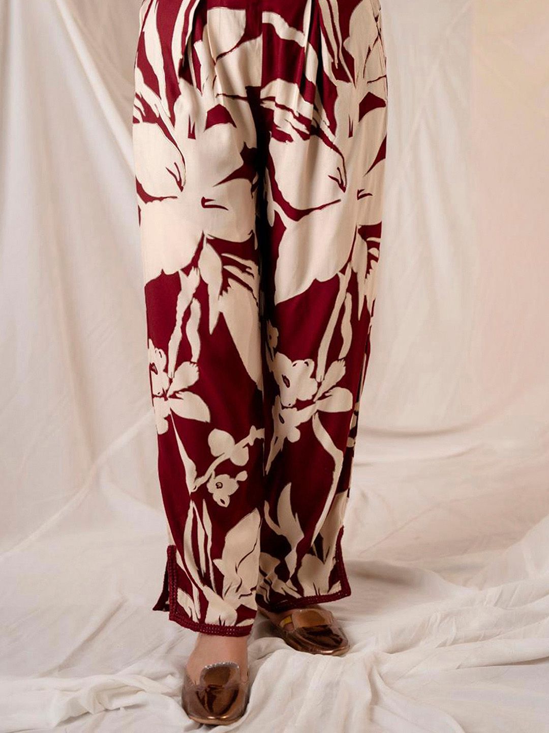 Women Floral Printed Regular Sequinned Kurta with Trousers