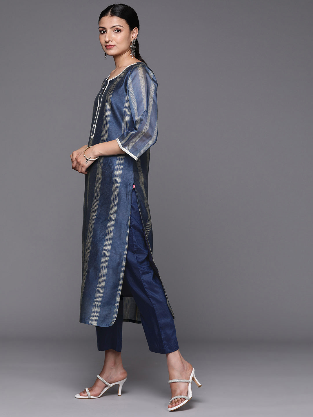 Dhiyona VR Women's Navy Blue Printed Straight Kurta With Lace Detailed Paired With Tonal Bottom